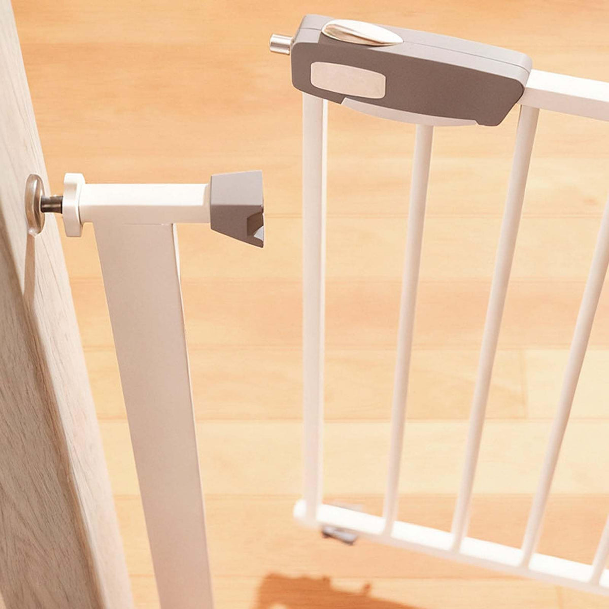 Retractable Mesh Pet Gate for Doorways