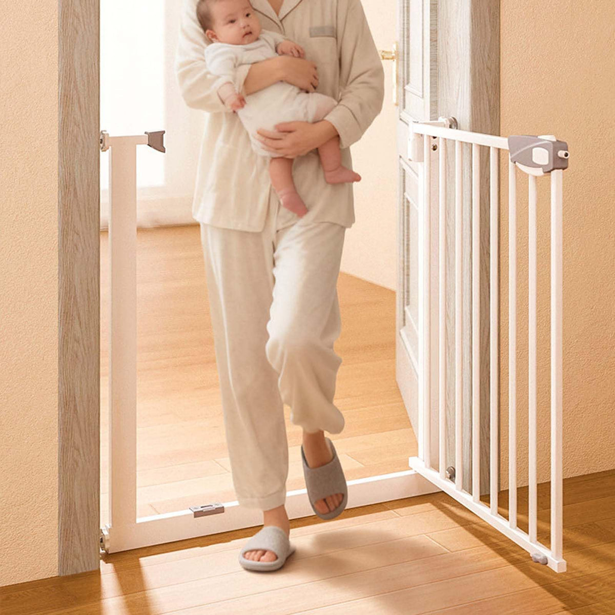 Retractable Mesh Pet Gate for Doorways